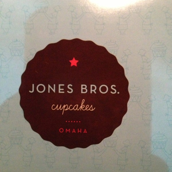 Das Foto wurde bei Jones Bros. Cupcakes von Jolynn M. am 12/30/2012 aufgenommen