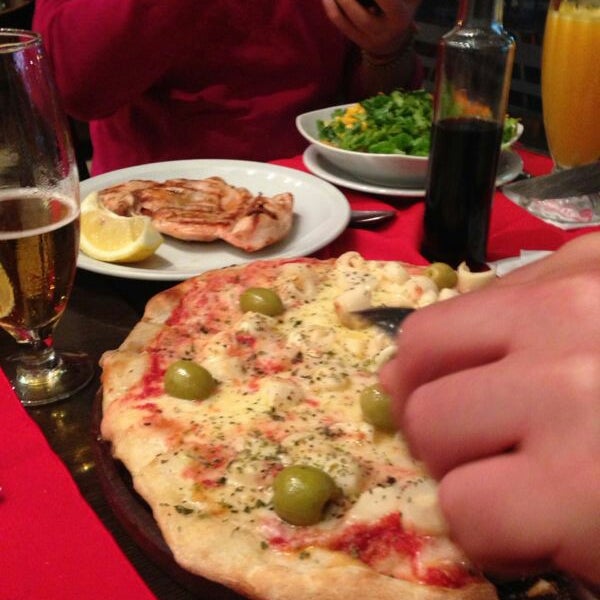 11/2/2013에 Camila Z.님이 Pizza Donna에서 찍은 사진