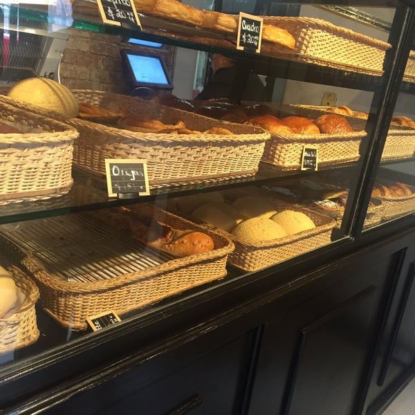 รูปภาพถ่ายที่ Armel Panadería Francesa โดย Roco C. เมื่อ 9/3/2016