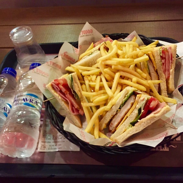 Foto scattata a Goody&#39;s Burger House da Василий il 8/24/2015