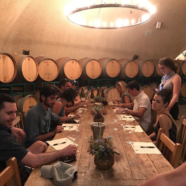 Great cave tour with a really friendly, knowledge tour guide. Set up a beautiful cave table for our big group. Buy 2 bottles & tour/ tasting is free.