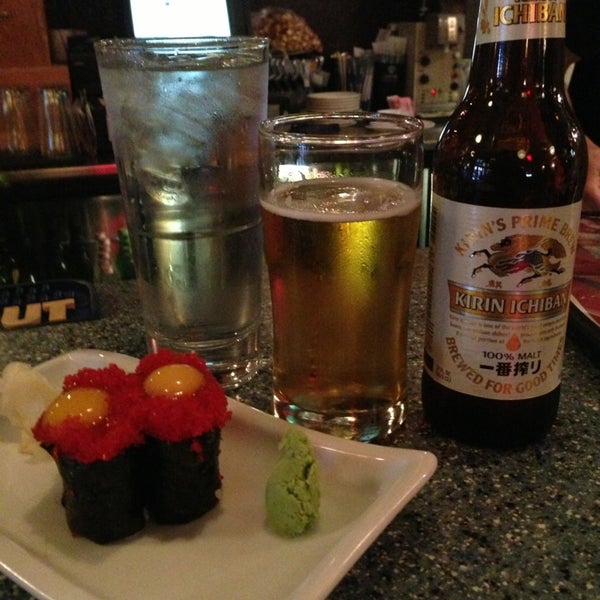 Foto scattata a Happy Fish Sushi And Martini Bar da Christopher Greenfield il 6/8/2013
