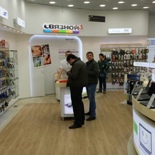 Поддержка магазинов. Поддержка магазинов. Сотрудники магазина монетка. Покупатель в магазине. Розница фото.