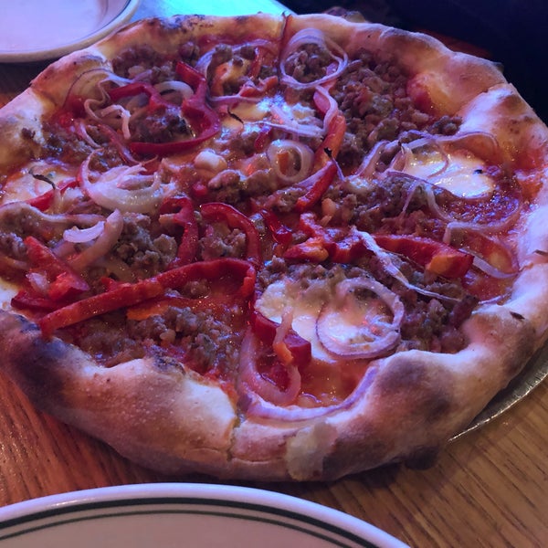 5/18/2019 tarihinde Brian W.ziyaretçi tarafından Pizzeria Delfina'de çekilen fotoğraf