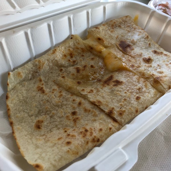 Foto scattata a El Super Burrito da Brian W. il 7/14/2019