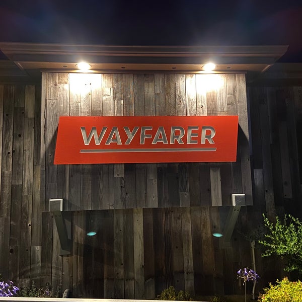 รูปภาพถ่ายที่ Wayfarer Restaurant &amp; Lounge โดย Brian W. เมื่อ 8/31/2020