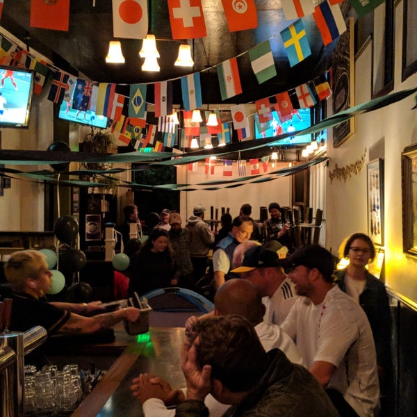 6/24/2018 tarihinde Trev ✌.ziyaretçi tarafından Commonwealth Cafe and Pub'de çekilen fotoğraf