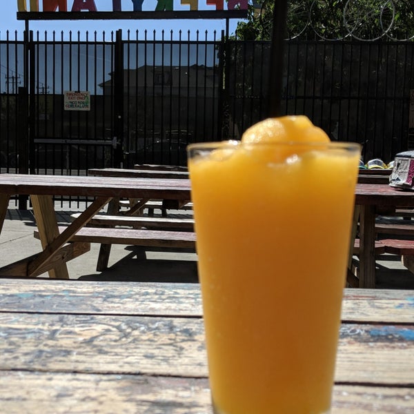 6/5/2018 tarihinde Trev ✌.ziyaretçi tarafından Telegraph Bar and Beer Garden'de çekilen fotoğraf
