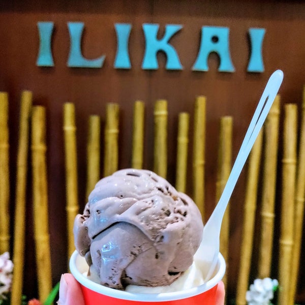Photo taken at Dave&#39;s Ice Cream At The Ilikai by Tomomi I. on 10/13/2021