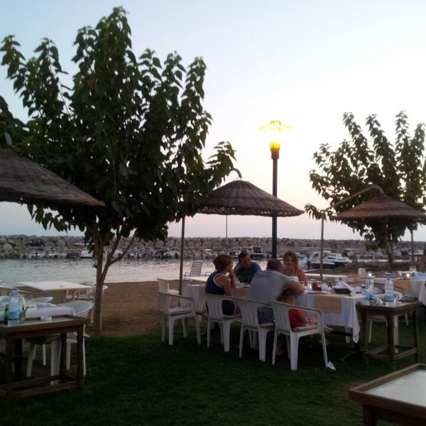 Foto tomada en Güverte Balık Restaurant  por Oğuzhan A. el 8/13/2013