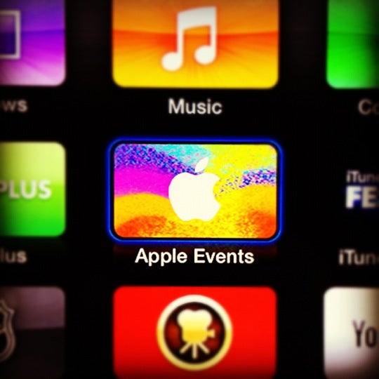 Photos at Apple Willowbrook Electronics Store in Wayne