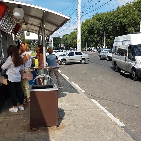 В районах города продолжают благоустраивать дорожную инфраструктуру