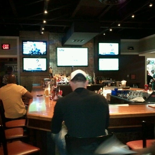 Photo taken at Chili&#39;s Grill &amp; Bar by L Troy A. on 11/11/2012