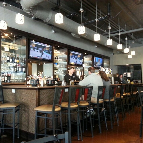 4/21/2013 tarihinde L Troy A.ziyaretçi tarafından The OC Bar &amp; Grill'de çekilen fotoğraf