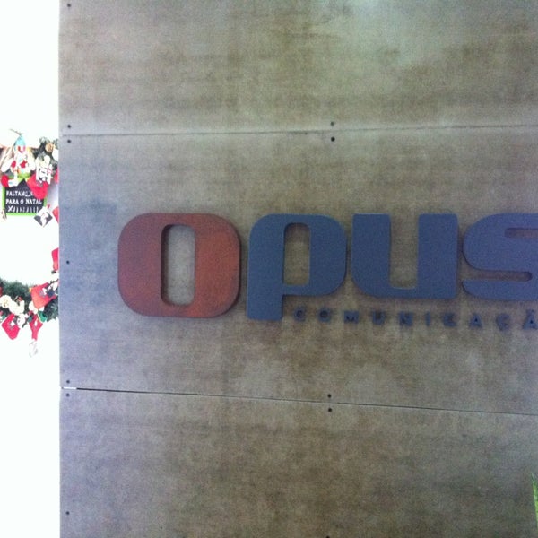 รูปภาพถ่ายที่ Opus Comunicação โดย Hugo D. เมื่อ 12/24/2012