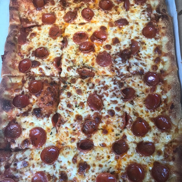 Pepperoni pizza Bomb.com💣