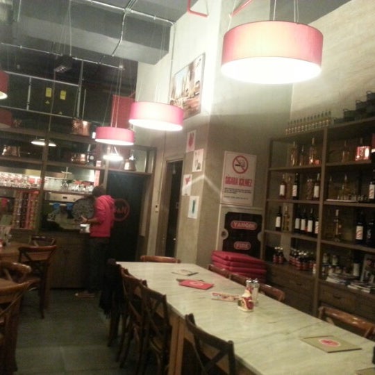 12/11/2012 tarihinde Mustafa U.ziyaretçi tarafından B&amp;N Kitchen'de çekilen fotoğraf
