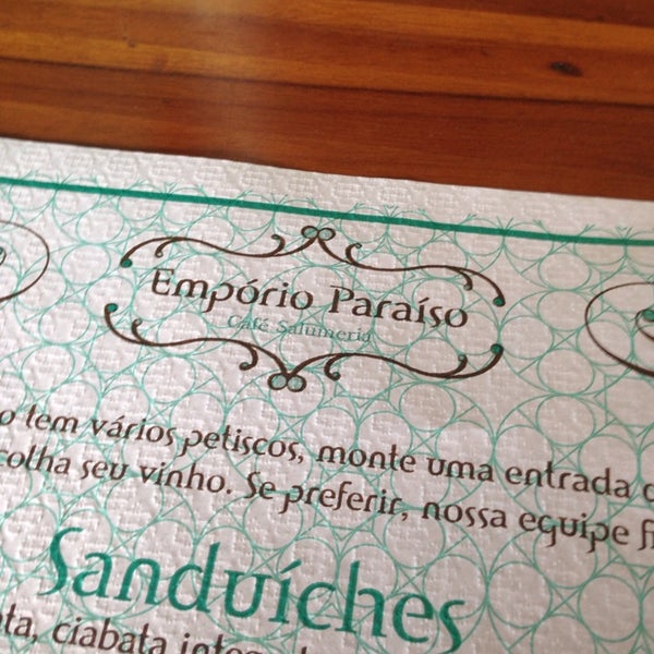 3/13/2014 tarihinde Dyelle O.ziyaretçi tarafından Emporio Paraíso - Cafe Salumeria'de çekilen fotoğraf