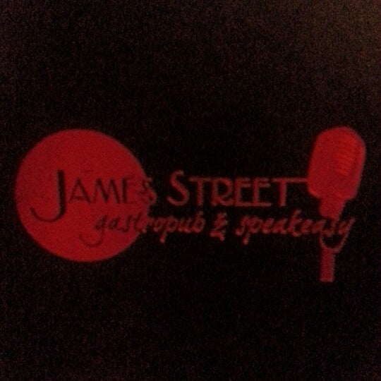 Снимок сделан в James Street GastroPub &amp; Speakeasy пользователем b s. 9/28/2012