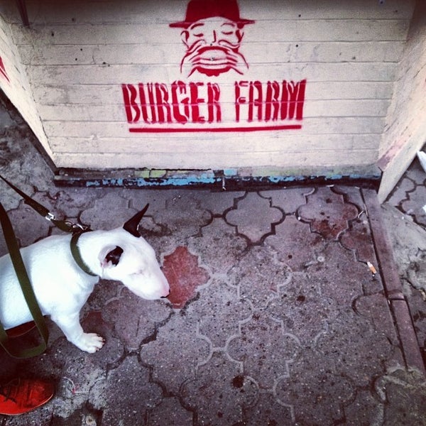 Foto tirada no(a) Burger Farm por Сергей Д. em 11/30/2013