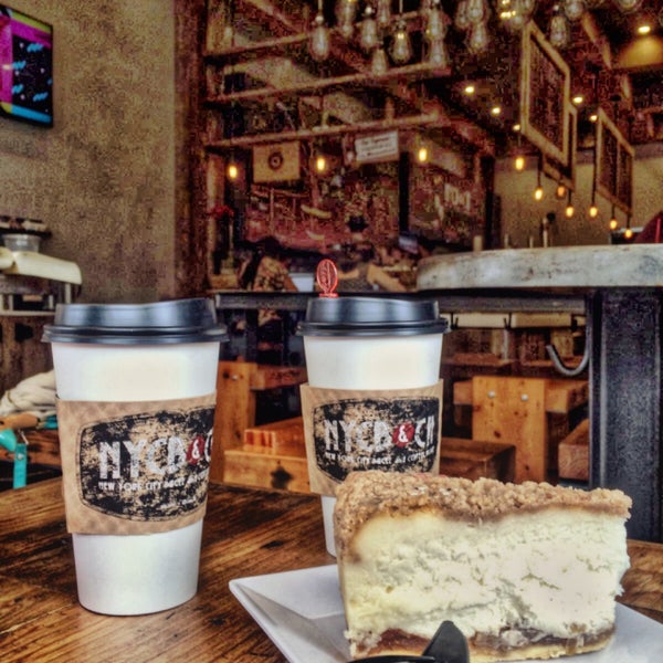 Foto tirada no(a) New York City Bagel &amp; Coffee House por Ewo em 7/31/2016