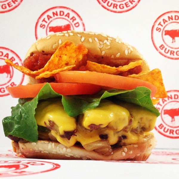 Foto tirada no(a) Standard Burger por Joe C. em 1/5/2013