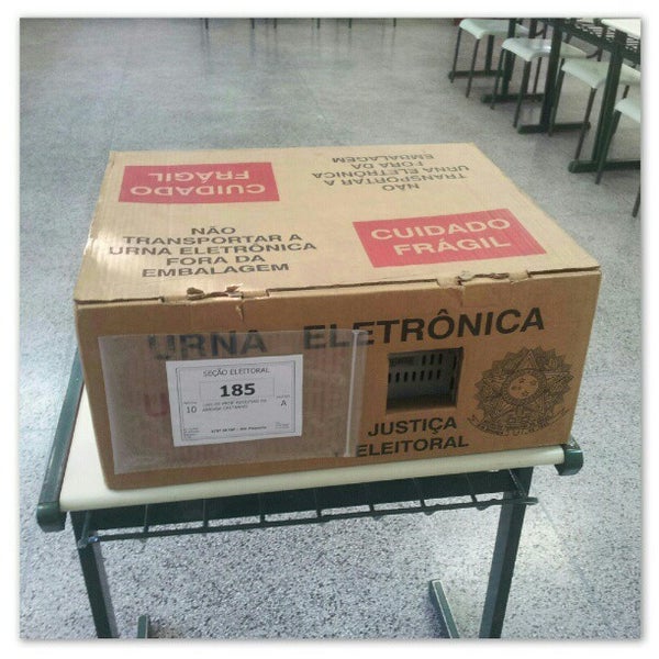 E prof. Профессор gad. E prof. Маска лонда. Professor live logo.