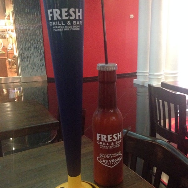 7/1/2014 tarihinde Pete V.ziyaretçi tarafından Fresh Grill &amp; Bar'de çekilen fotoğraf