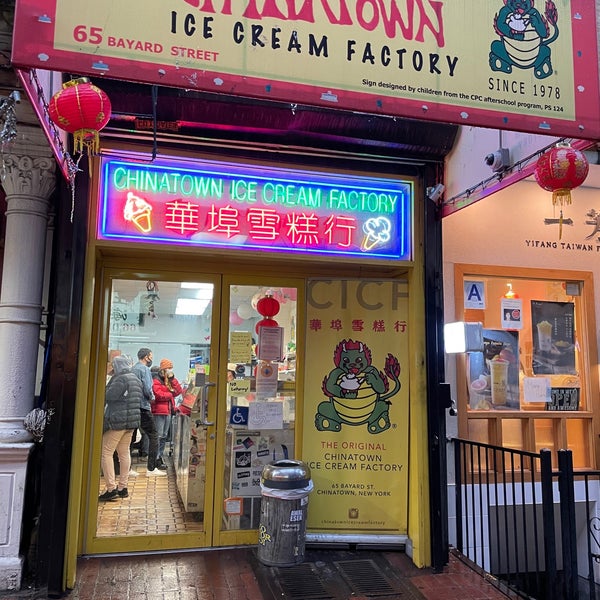 11/1/2020 tarihinde Mitchell L.ziyaretçi tarafından The Original Chinatown Ice Cream Factory'de çekilen fotoğraf