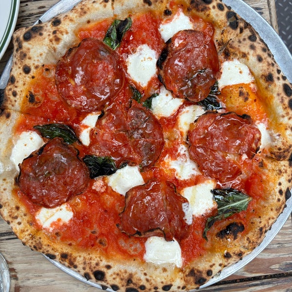 Foto tirada no(a) Roberta&#39;s Pizza por Mitchell L. em 3/9/2024