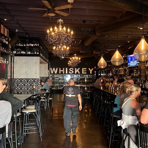 Foto tirada no(a) The Whiskey House por Vinnie em 10/3/2022