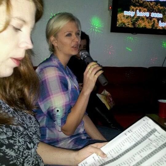 รูปภาพถ่ายที่ Lincoln Karaoke โดย Sarah A. เมื่อ 12/2/2012