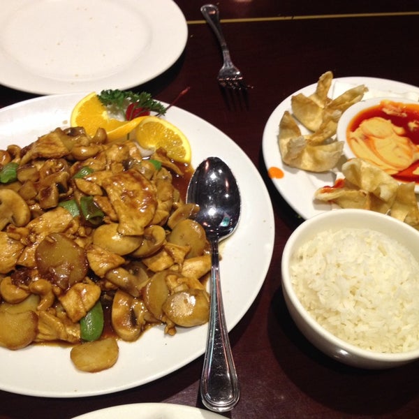 Photo taken at Szechuan Restaurant by Kat H. on 11/25/2013