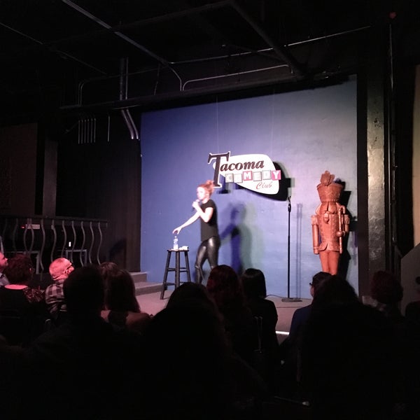 รูปภาพถ่ายที่ Tacoma Comedy Club โดย Luis A. เมื่อ 12/19/2015