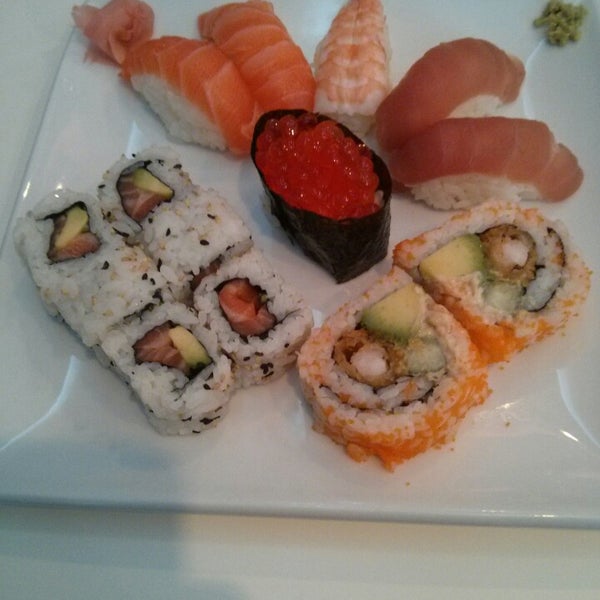รูปภาพถ่ายที่ Eat Sushi โดย Marc O. เมื่อ 8/20/2013