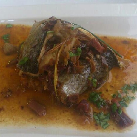 12/6/2012 tarihinde Lna G.ziyaretçi tarafından Restaurante Eustaquio Blanco'de çekilen fotoğraf