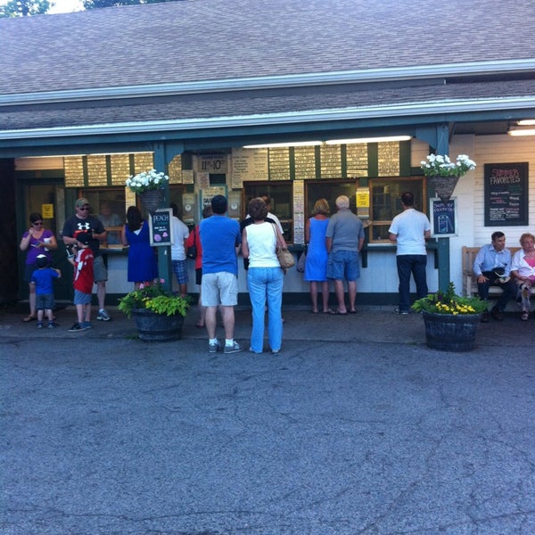 Photo taken at Bedford Farms Ice Cream by Steve S. on 7/4/2013