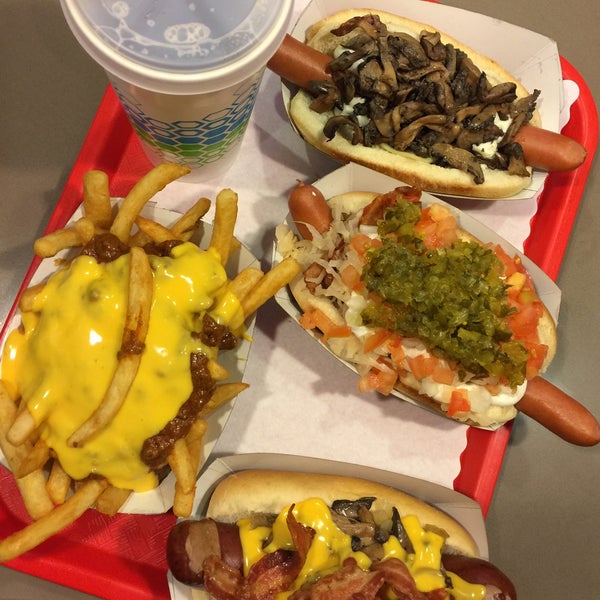 6/3/2016에 Alicia C.님이 Pink&#39;s Hot Dogs에서 찍은 사진