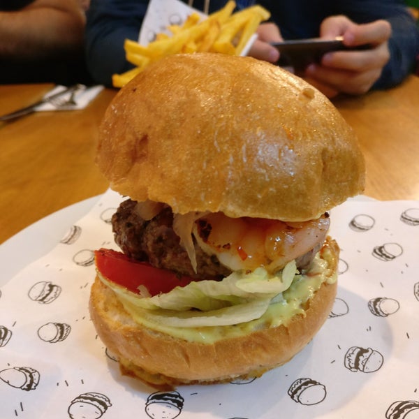 Foto scattata a Boom! Burgers da Zlatko T. il 11/3/2018
