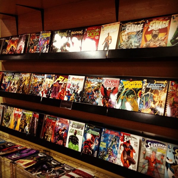 7/23/2013에 Noel M.님이 Manhattan Comics Valencia에서 찍은 사진