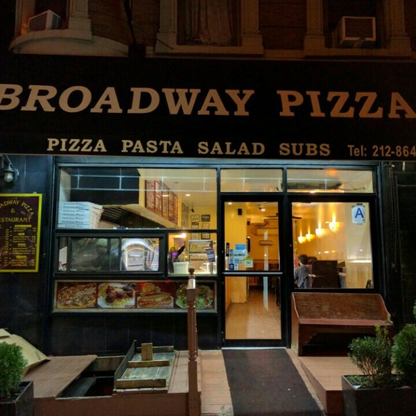 Foto diambil di Broadway Pizza &amp; Restaurant oleh Scott H. pada 12/6/2015