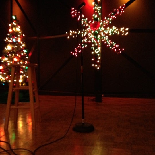 12/13/2012 tarihinde Amber G.ziyaretçi tarafından Capitol City Comedy Club'de çekilen fotoğraf