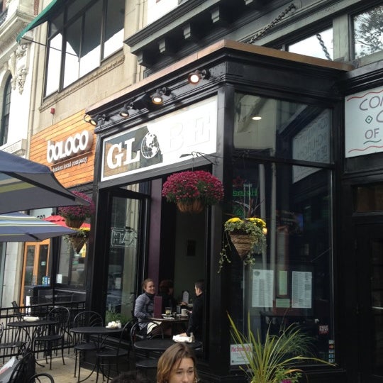 10/7/2012にDarla B.がGlobe Bar &amp; Cafeで撮った写真