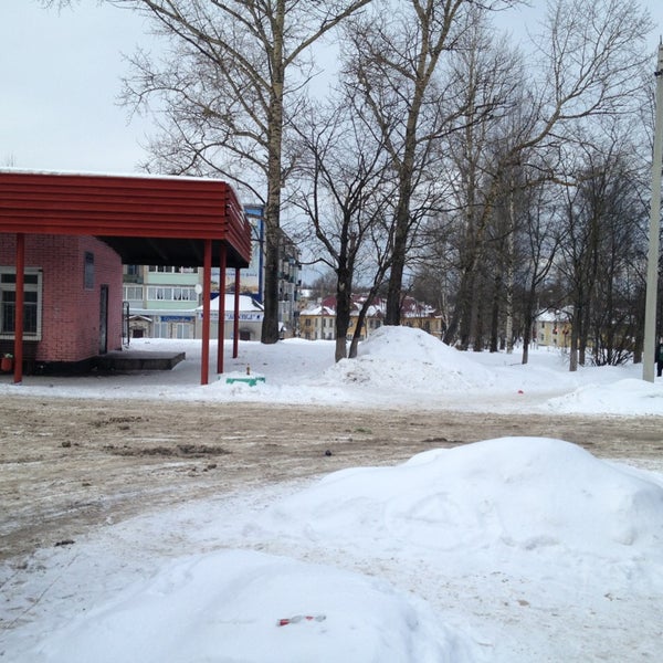 Автовокзал лодейное поле. Автостанция лодейное поле. Автостанция лодейное поле. Покрасили автовокзал в лодейном поле. Лодейное поле автовокзал ленин.