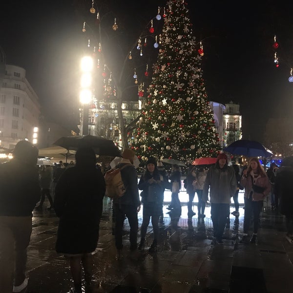 Foto scattata a Karácsonyi Vásár | Christmas Fair da Ratoncito R. il 12/22/2019