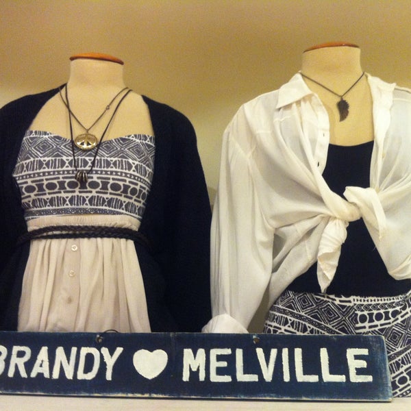 รูปภาพถ่ายที่ Brandy &amp; Melville โดย Brandy&amp;Melville I. เมื่อ 5/4/2013