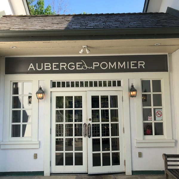 Foto tirada no(a) Auberge du Pommier por Anita C. em 5/25/2018
