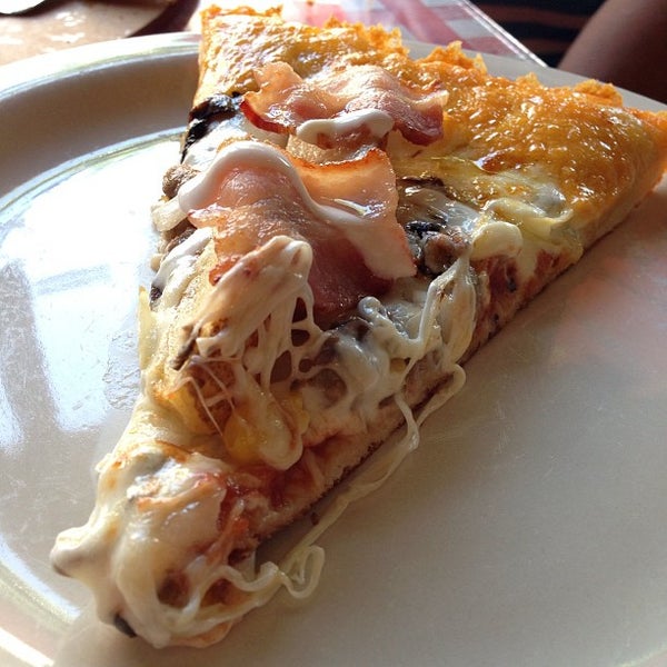Foto scattata a Mr. Pizza da Richie A. il 5/27/2013