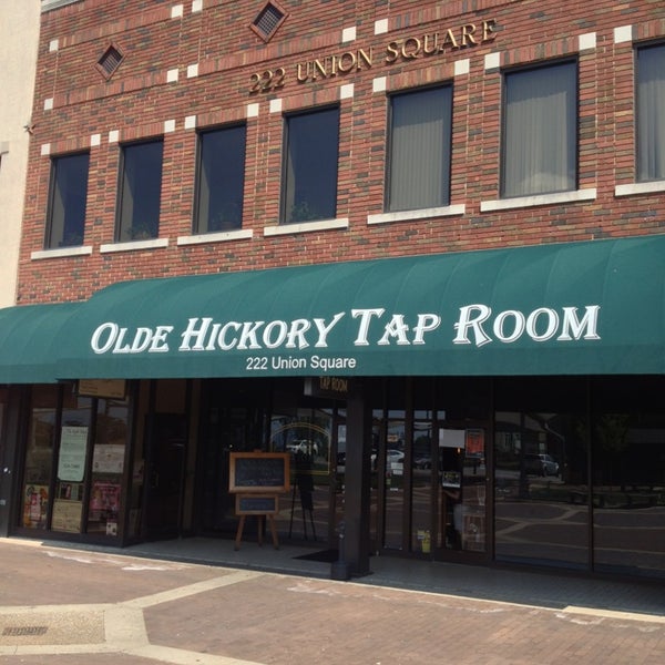 รูปภาพถ่ายที่ Olde Hickory Tap Room โดย Tracey S. เมื่อ 8/29/2013