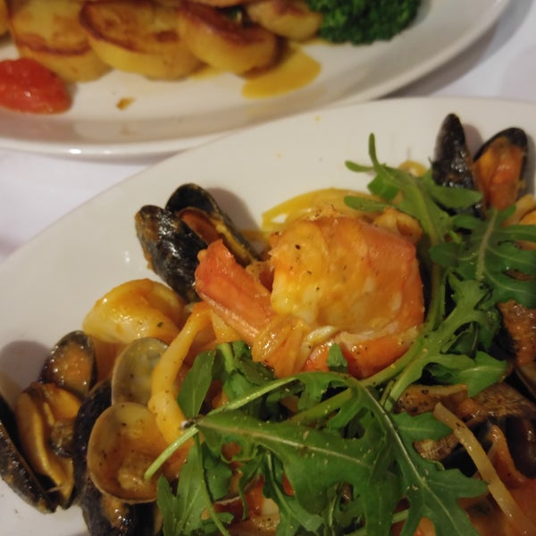 Proper Italian restaurant, food was absolutely fabulous, generous portions, reasonably priced. Sword fish with prawns and capers & spaghetti allo scoglio, good wine- Primitivo Piluna di Puglia.